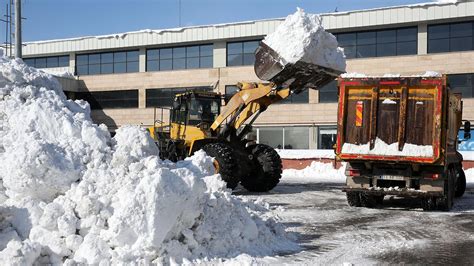 Bitlis'te günlük 200 kamyon kar şehrin dışına taşınıyor - Son Dakika Haberleri